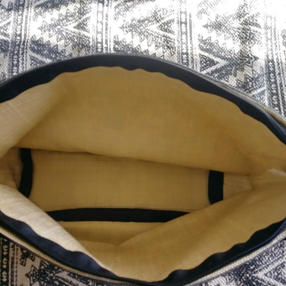 Tote - Picture 3 of 3